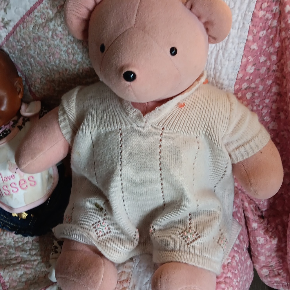 Blue and pink bears
